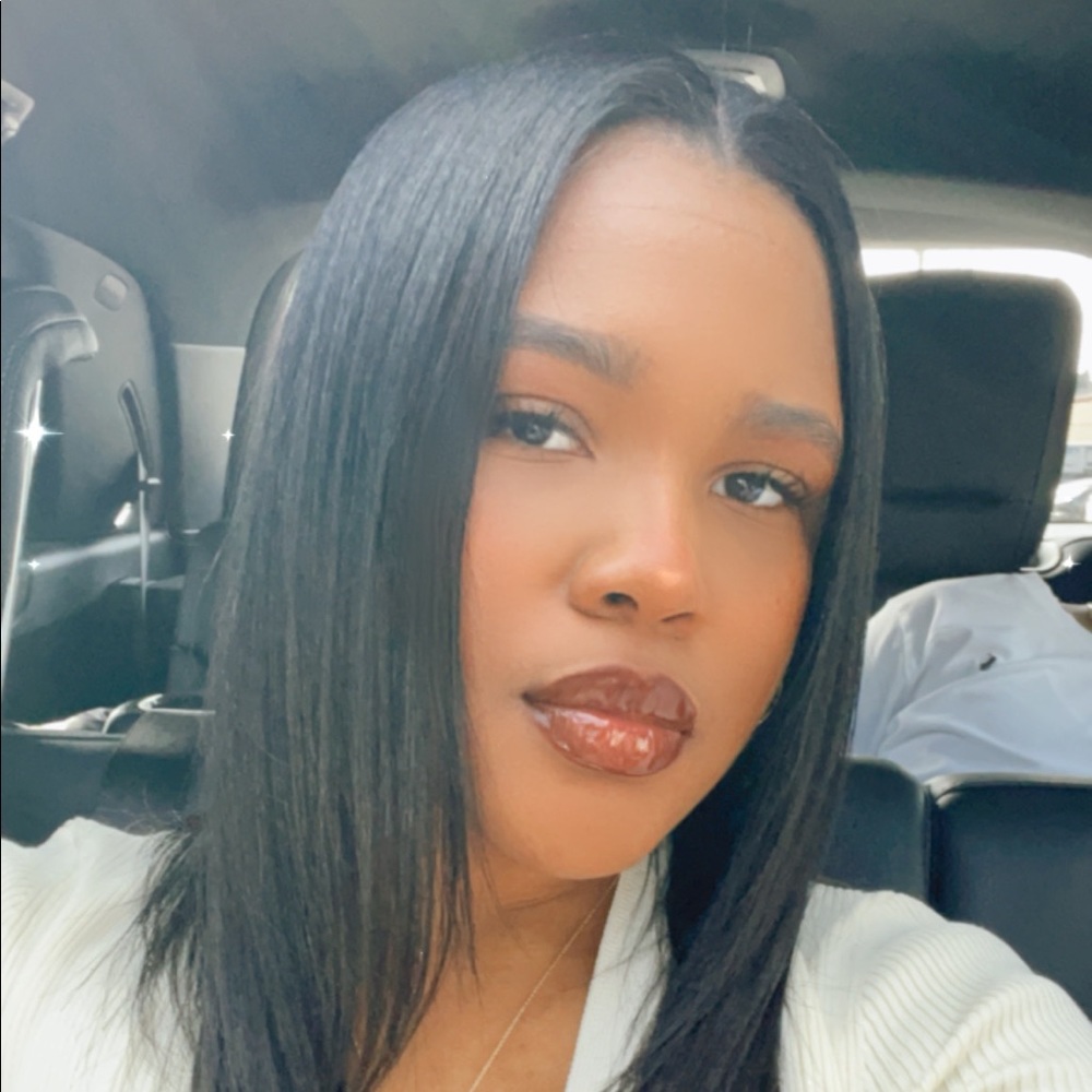 Meet your Posher, Nasia